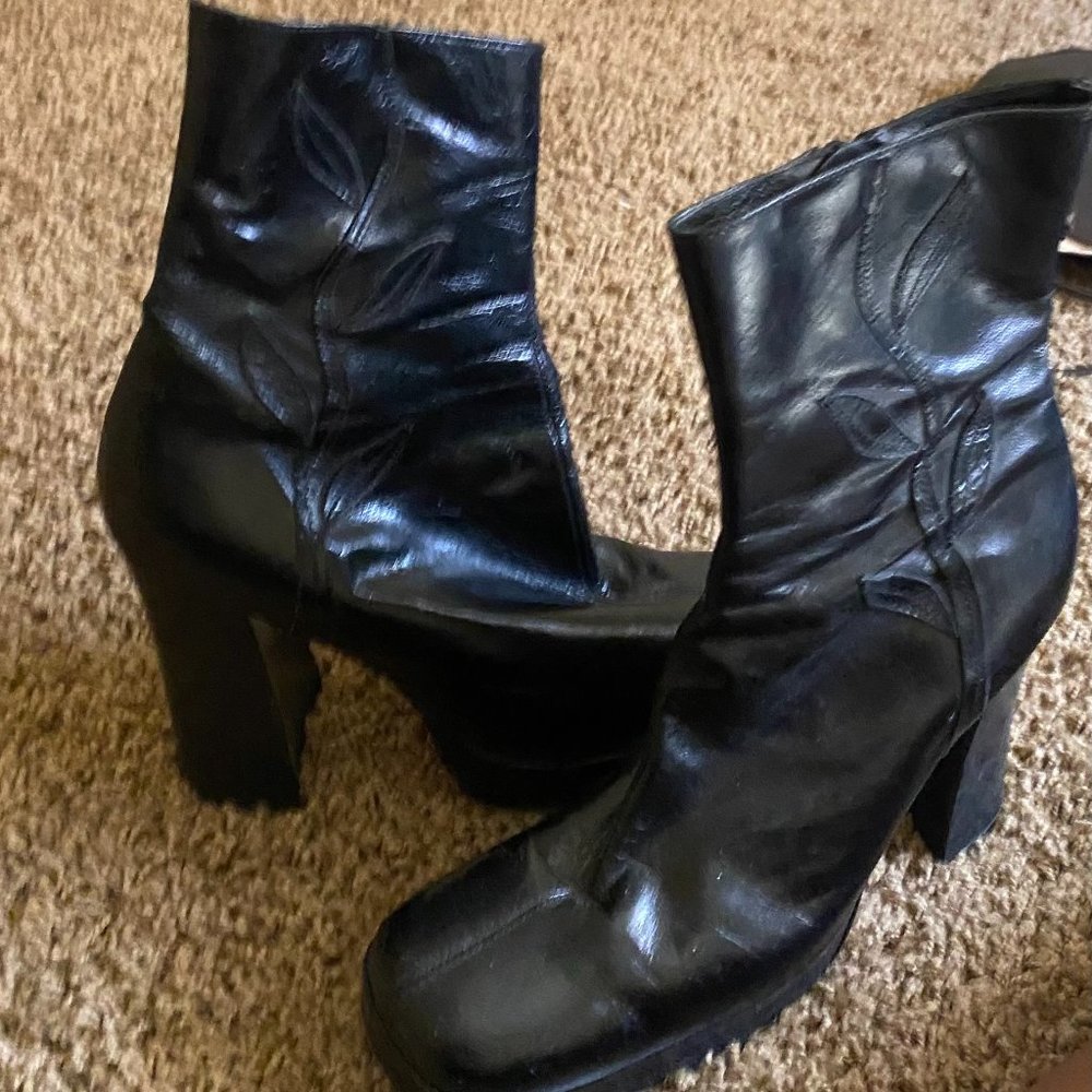 Charles Daivid Platform Leaf Boots